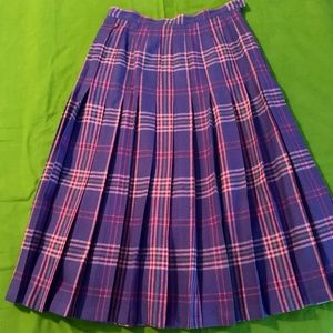 Classic Miss Pendleton pleated skirt 100 virgin percent wool ( dry cleaned )